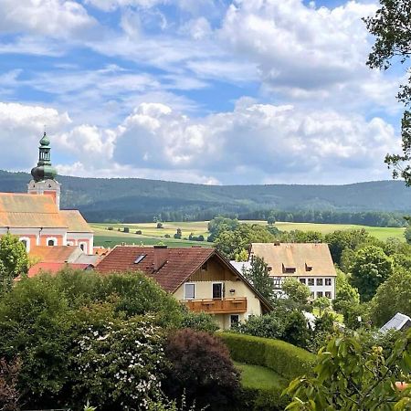 Ferienwohnungen Am Kirchberg Neualbenreuth Exteriör bild