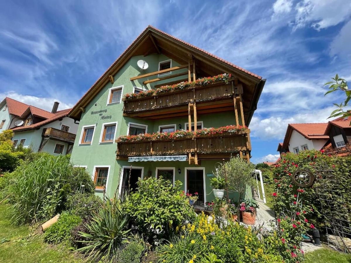 Ferienwohnungen Am Kirchberg Neualbenreuth Exteriör bild