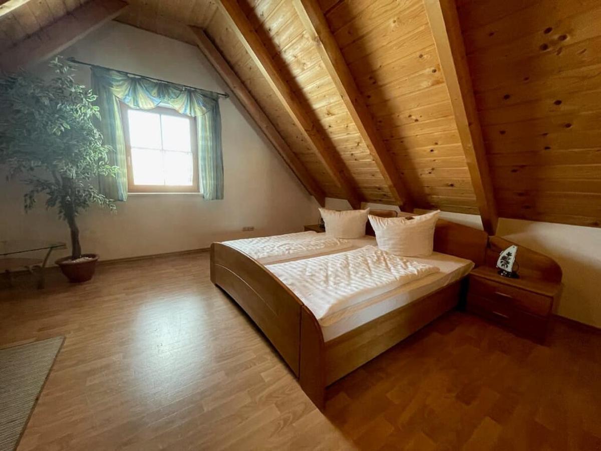Ferienwohnungen Am Kirchberg Neualbenreuth Exteriör bild