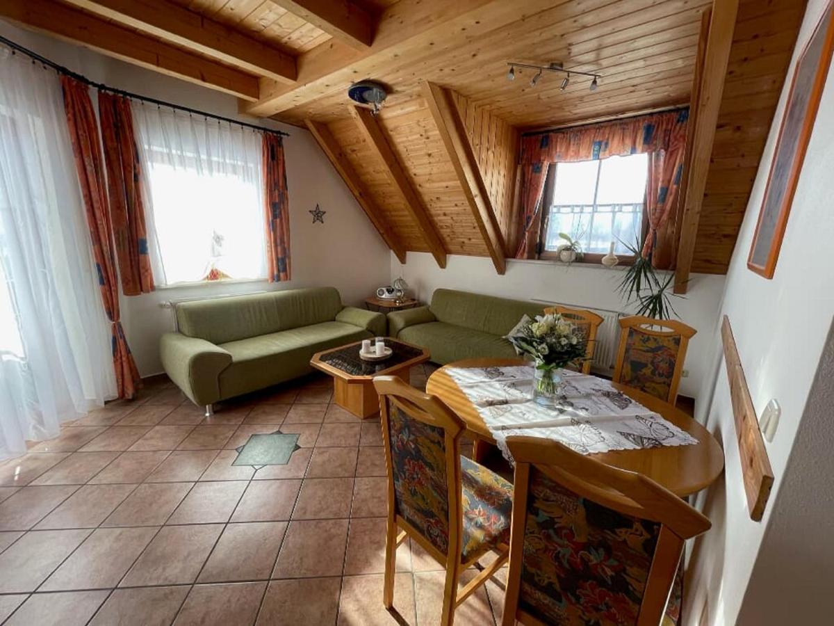 Ferienwohnungen Am Kirchberg Neualbenreuth Exteriör bild