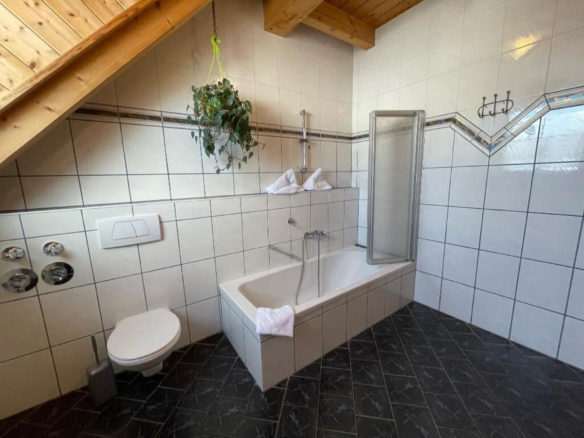 Ferienwohnungen Am Kirchberg Neualbenreuth Exteriör bild